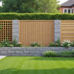 Rehausser un mur de clôture trop bas avec un brise-vue : treillis, canisse, lames – solutions légales et pratiques